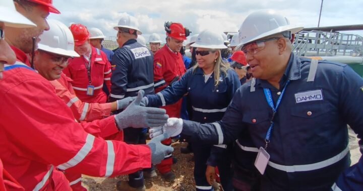 Trabajos de construcción y mantenimiento en campo petrolero, reflejo de la inversión petrolera en Venezuela
